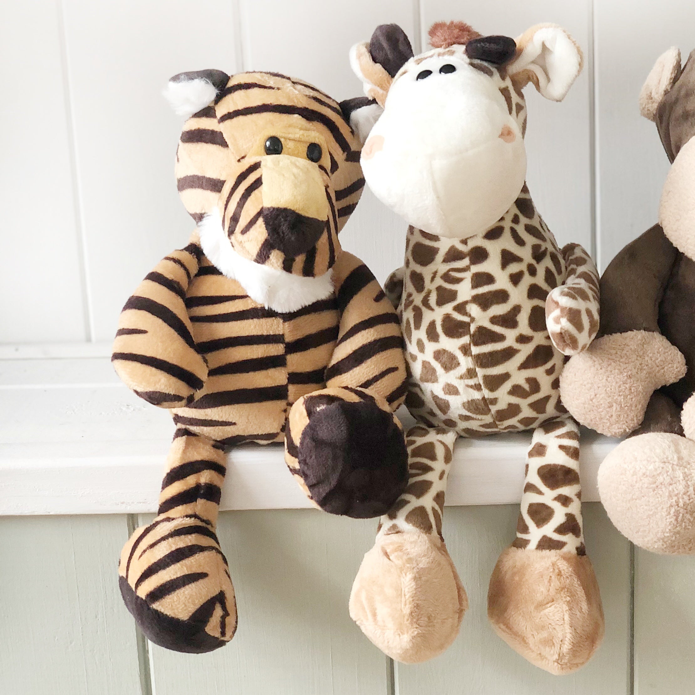 Giraffe cuddly toy top